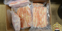В елизовском магазине изъяли более 50 кг крабовой и икорной продукции без документов. Фото: Пресс-служба УМВД России по Камчатскому краю. Фотография 1 - ИА Камчатка