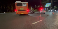Мотоциклист пострадал в ДТП с автобусом в Нижнем Новгороде - фото 1 - vGorodeN.Ru