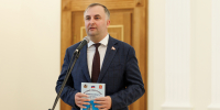 Председатель Законодательного Собрания Олег Гербер о презентации учебника по истории родного края, прошедшей в Законодательном Собрании - Законодательное Собрание