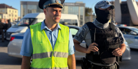 Два автомобиля и телефон: в Астрахани судебные приставы выявляли должников среди водителей - УФССП России