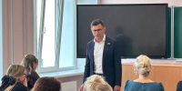Игорь Антропенко встретился с коллективом омской школы №18 - Вечерний Омск