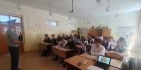 Сотрудники исправительной колонии № 1 поздравили школьников Гусиноозерска с Днем знаний - УФСИН