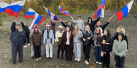 С чаем и блинами: как в Мурманской области встретили вернувшихся со Шпицбергена россиян - Вечерний Мурманск