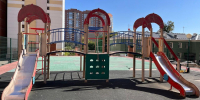 Конструкция из металла травмировала ребёнка на детской площадке в Новосибирске - Gorsite.Ru