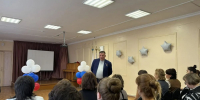 Александр Янклович принял участие в открытии «Парты Героя» в энгельсской школе - Единая Россия