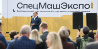 Алексей Текслер открывает выставку специальной и дорожно-строительной техники «СпецМашЭкспо-2026». Автор фото – Наиль Фаттахов, сетевое издание 1obl.ru - Губернатор Челябинской области