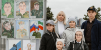 На Кремлевской набережной открылась гала-выставка фестиваля «Мой папа – Герой» - Администрация г. Казань