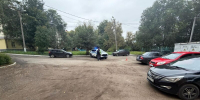 Опасность везде поджидает: саранскую пенсионерку увезли в больницу из своего двора - Столица С