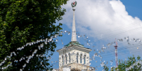 Московские строители завершают ремонт кровли Дома со шпилем в Луганске - Луганский Информационный Центр