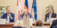 Сергей Шелест и Дмитрий Перминов обсудили вопросы, волнующие жителей региона, с сотрудниками «Транснефть финанс» - 12 канал