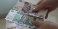 Деньги в руках Долгополова О. А., ИА UssurMedia.ru - IrkutskMedia.Ru