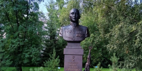 Герои не умирают: в Горно-Алтайске увековечили память Александра Кускова и Айдара Карабашева - Управление культуры