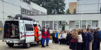 10 сентября спасатели Поисково-спасательного отряда города Тольятти провели в школе №33 урок безопасности для учащихся 5-8 классов. - НИА Самара
