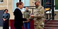 Росгвардейцы из Республики Алтай наградили юных патриотов - Росгвардия
