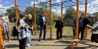 В селе Рощино благоустраивают двор по инициативе жителей - Единая Россия