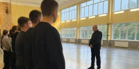 Ветеран спецоперации учит школьников основам безопасности и защиты Родины - Правительство