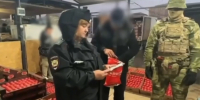 На астраханском рынке задержали 22 человека и отправили в отдел полиции - Bloknot-Astrakhan.Ru