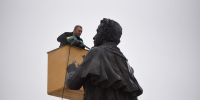 В Курске помыли памятник А. С. Пушкину на Театральной площади - Городские Известия