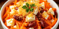 Про этот салат часто забывают, а он бюджетный и очень вкусный: вам понадобятся плавленый сырок и морковь - ProGorodSamara.Ru