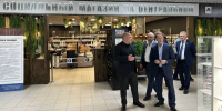 Вице-спикер Госдумы Алексей Гордеев посетил социальный магазин на Центральном рынке Воронежа - РИА Воронеж