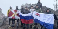Росгвардейцы подняли флаг ведомства на вершине Авачинского вулкана Камчатки - Росгвардия