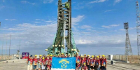 Флаг Североморска развернули в Байконуре - Мурманский вестник