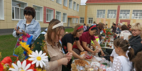 В Ясном прошла школьная благотворительная ярмарка в рамках Года единства - YasVesti.Ru