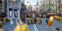 В честь небесного покровителя Петербурга на Невском проспекте состоялся традиционный крестный ход - Единая Россия
