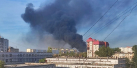 В Ленинском районе Астрахани тушат пожар на площади 700 квадратных метров - Астрахань 24