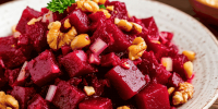 Смешиваем свёклу с орехами, чесноком и солёным огурцом: яркий и пряный грузинский салат - ProGorodSamara.Ru