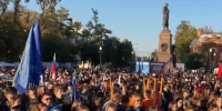 Пять тысяч студентов прошли парадом у памятника Александру III в Иркутске - КП-Иркутск