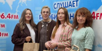 Вчера Ольга Бабий вручила подарки участникам радиовикторины «Знатоки избирательного права» - Избирательная комиссия