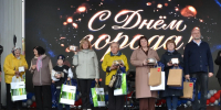 Сергей Завьялов и Игорь Гагаринов наградили активных жителей Чепецка - Prochepetsk.ru