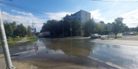 По центру Сызрани бегут потоки воды из-за коммунальной аварии - КТВ-ЛУЧ