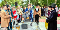 В Ульяновске открыли скульптурную композицию «Пушкин в Симбирске» - Комсомольская правда