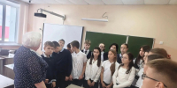 Станция балаларга белемнәрен тикшерергә генә түгел, ә туган мәктәбенә, аның тере тарихы һәм буыннар хәтере аша яңача карарга да ярдәм итте. - Волжская новь