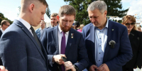 Иван Носков оценил продукцию самарских модельеров для нужд СВО на ярмарке - Комсомольская Правда Самара