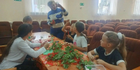 Дети из Макулова сделали рябиновые бусы в честь Дня красоты - Волжская новь