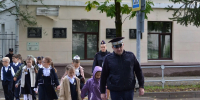 Первоклассникам в ЕАО показали, как безопасно переходить дорогу - РИА Биробиджан