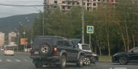 На перекрёстке в Южно-Сахалинске жестко столкнулись два автомобиля - News.Astv.Ru