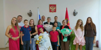 В Сосновоборске отметили золотой юбилей семьи Плихота: 50 лет вместе, проверенные временем и расстоянием - Газета Рабочий
