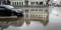 Улицы Екатеринбурга затопило после сильного дождя - EaNews.Ru