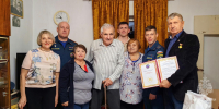 Сотрудники МЧС России поздравили с 90-летием ветерана пожарной охраны Геннадия Червенко - МЧС по Хабаровскому краю