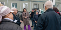 Жильцы дома №16 по ул. Магомета Гаджиева пожаловались на лопнувшую трубу теплоснабжения и перебои в электроснабжении - Арктик-ТВ