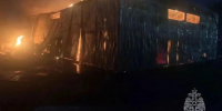 Пожар вспыхнул в ангаре в деревне Скотное - ЛенТВ24