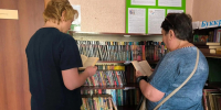 В Первомайском КЦСОН обновили полки буккроссинга: новые книги ждут своих читателей - Город Первомайск