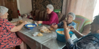 Волонтёры из Песчанки делают сухие каши для бойцов - Комсомольская правда