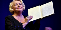 Светлана Кучеренко в моноспектакле «Скрещение судеб». - Крымская правда