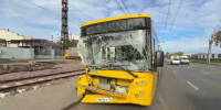 В Ярославле рейсовый автобус с пассажирами врезался в колонну грузовиков - Ярославский регион