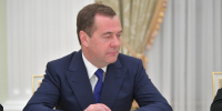 Рашид Темрезов поздравил заместителя Председателя Совета Безопасности РФ Дмитрия Медведева с днем рождения - Газета День республики